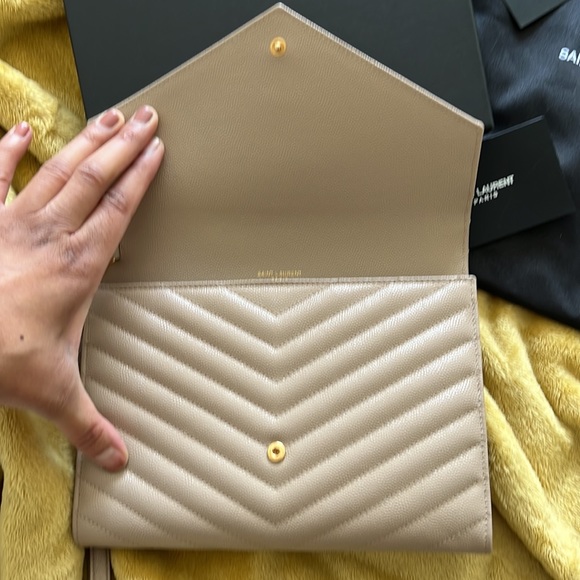 ⛔️SOLD⛔️ SAINT LAURENT MATELASSÉ FLAP POUCH IN QUILTED GRAIN EMBOSSED LEATHER - Picture 4 of 13